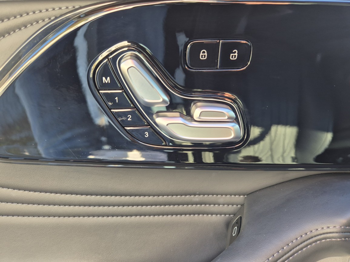 Omoda 9 SHS 9 PHEV [AWD] Premium - Obsidian Jade & Matt blac