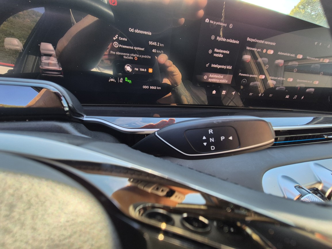 Omoda 9 SHS 9 PHEV [AWD] Premium - Obsidian Jade & Matt blac