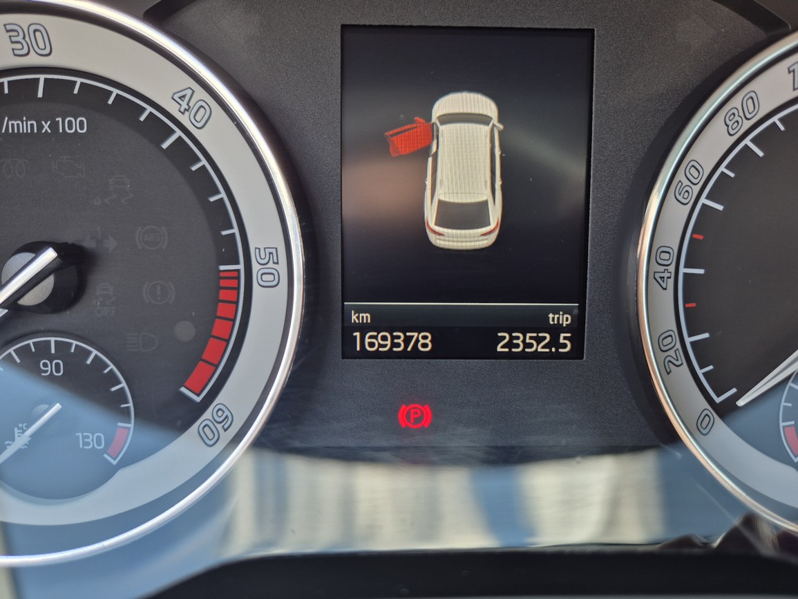Škoda Superb Combi 2.0 TDi DSG 147 kW DSG Ambition