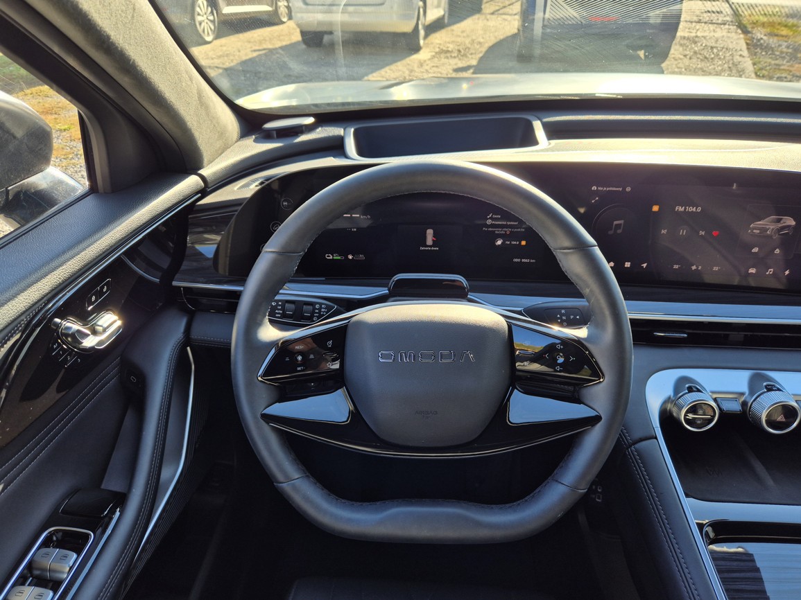 Omoda 9 SHS 9 PHEV [AWD] Premium - Obsidian Jade & Matt blac