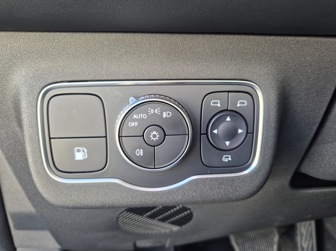 Omoda 9 SHS 9 PHEV [AWD] Premium - Obsidian Jade & Matt blac